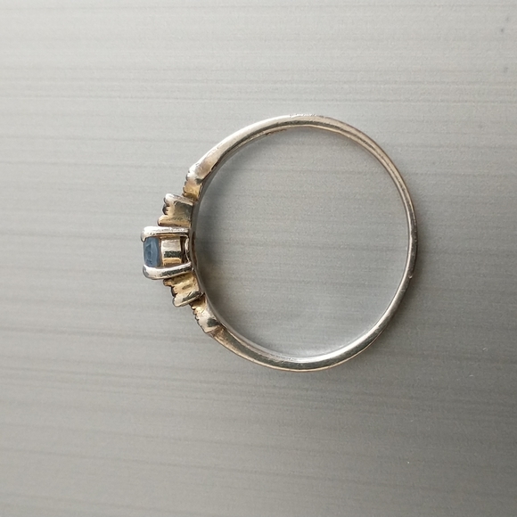 Natural Aquamarine Ring with Fine Detailing - Picture 7 of 10